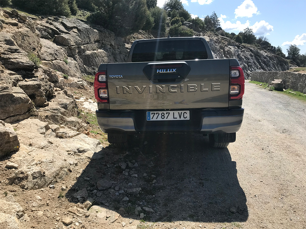 Prueba del Toyota Hilux Invincible