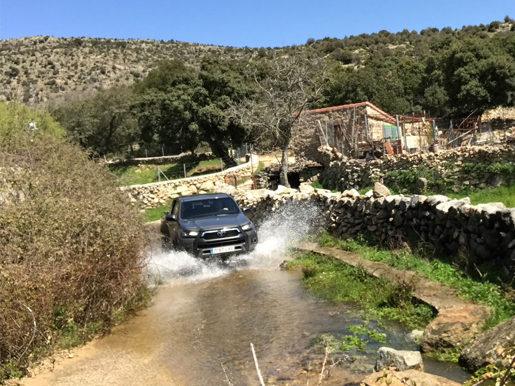 Prueba del Toyota Hilux Invincible