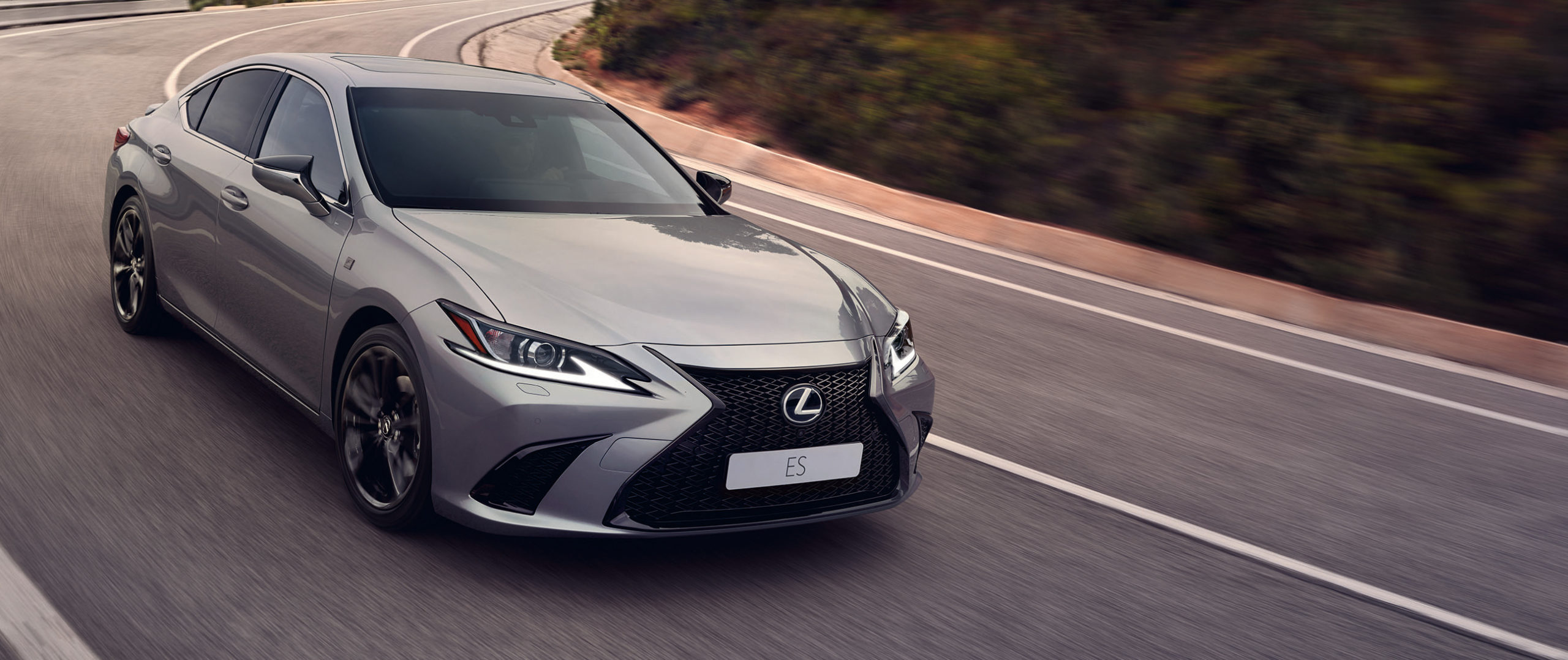 Lexus lanza la nueva gama ES 300h 2023 al mercado