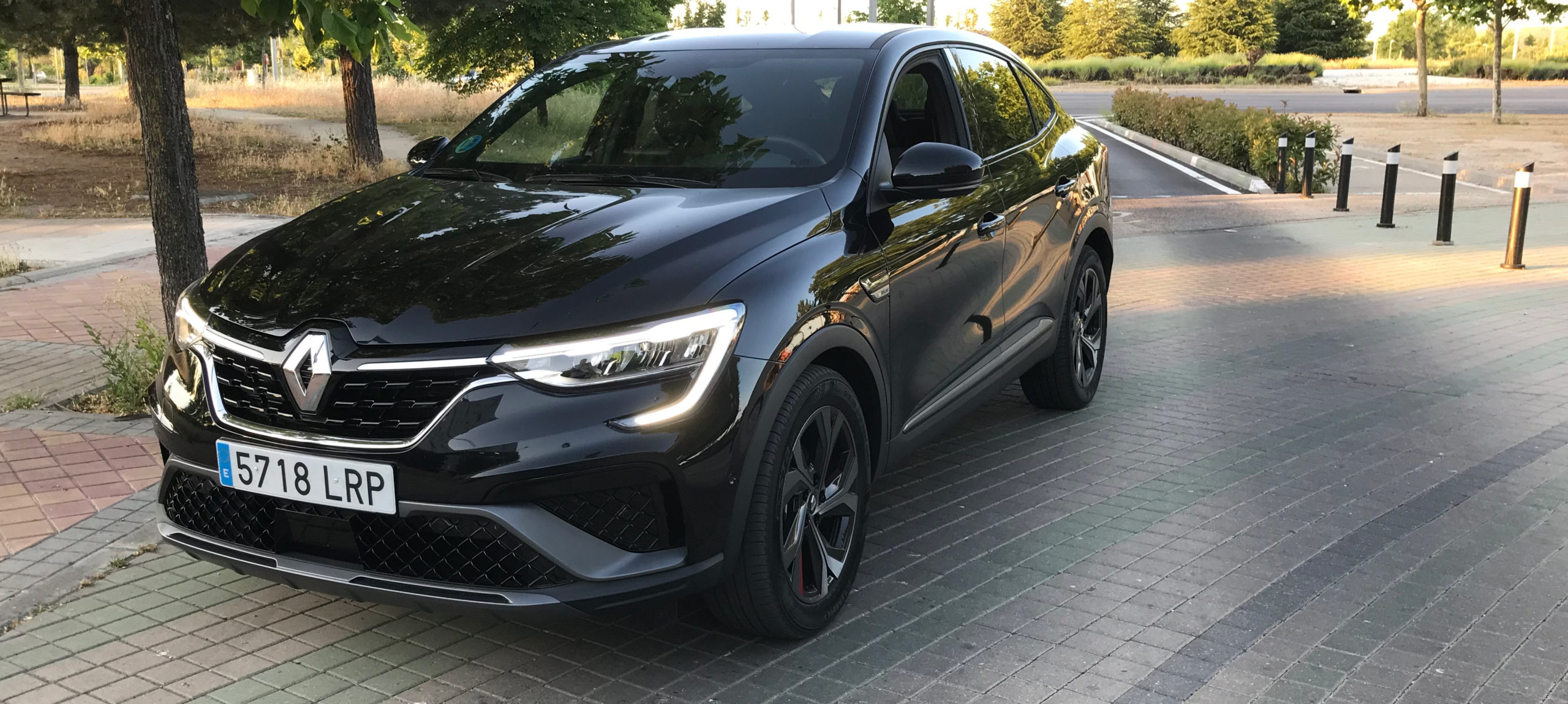 El Renault Arkana llega a España: un SUV coupé híbrido y etiqueta