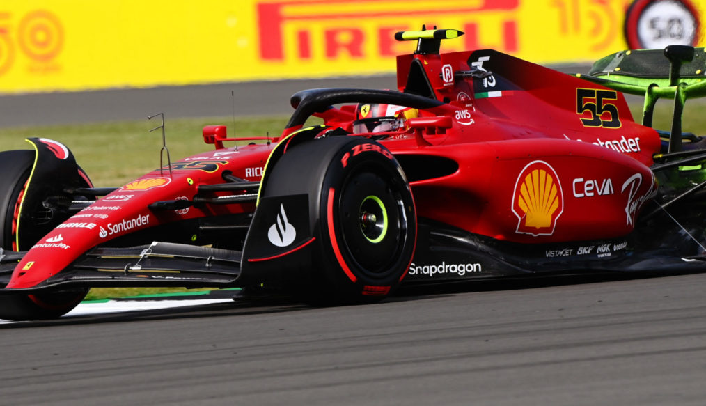 Carlos Sainz reina en Silverstone con su Ferrari