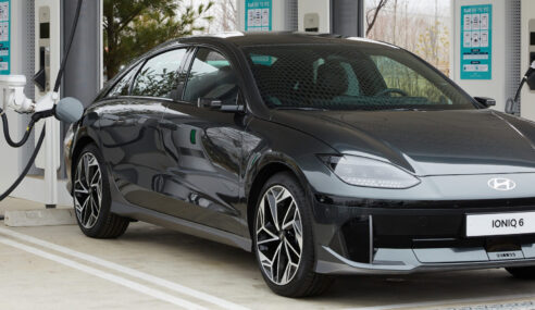 Hyundai Motor Group ha desarrollado un robot de carga automática para vehículos eléctricos