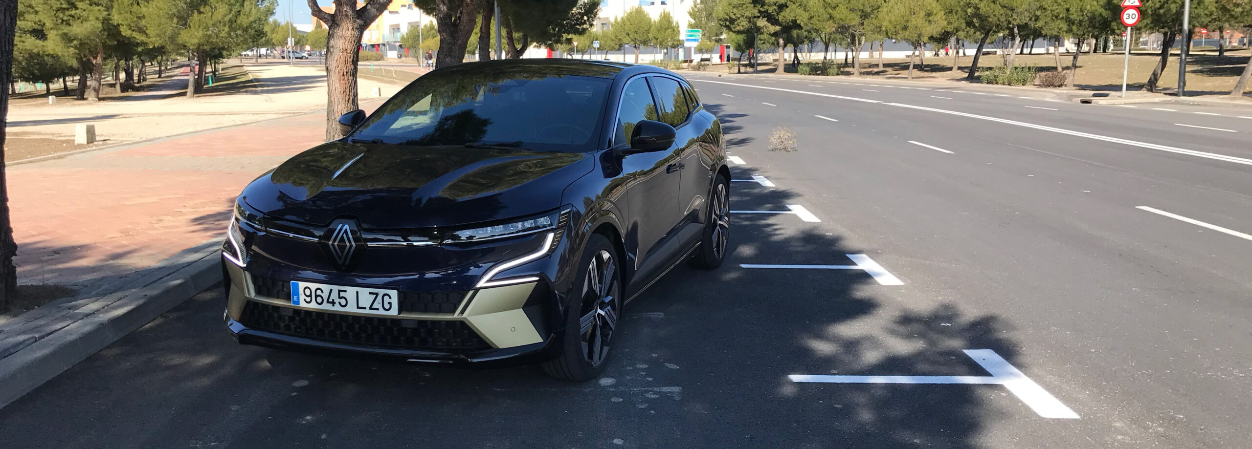 Prueba Renault Megane Iconic EV60 160kW duro rival en el segmento