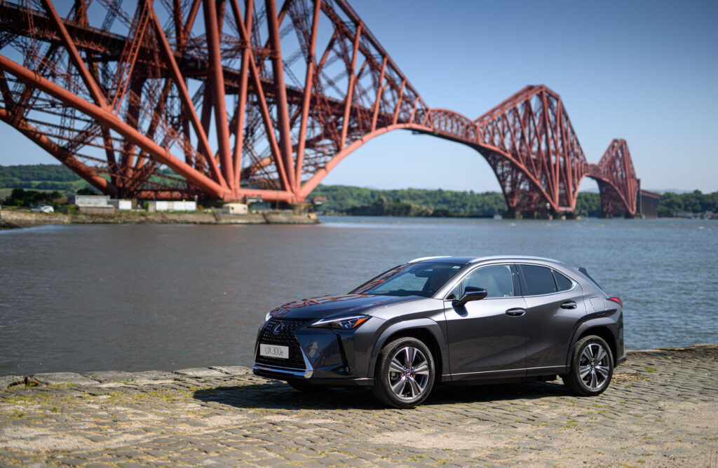 Nuevo Lexus UX 300e