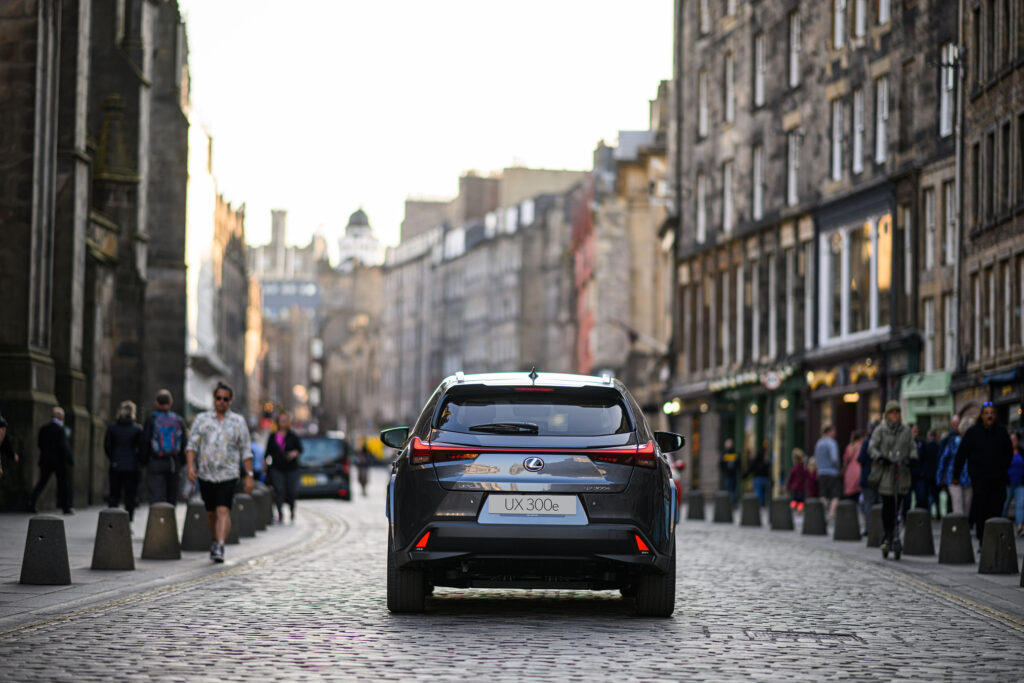 Nuevo Lexus UX 300e