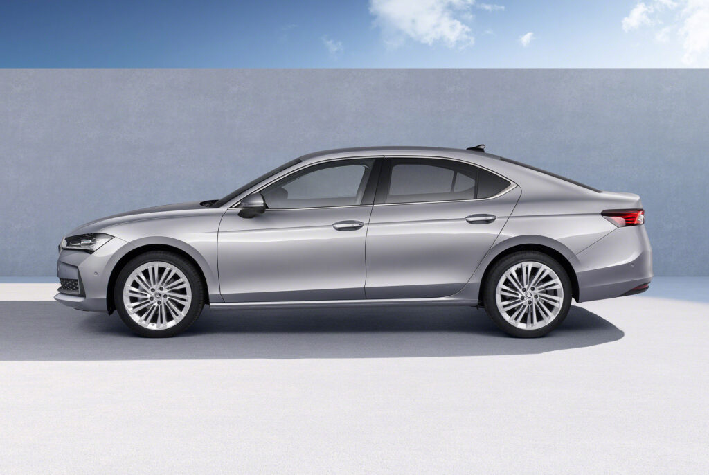Nuevo Škoda Superb, con todo lujo de detalles