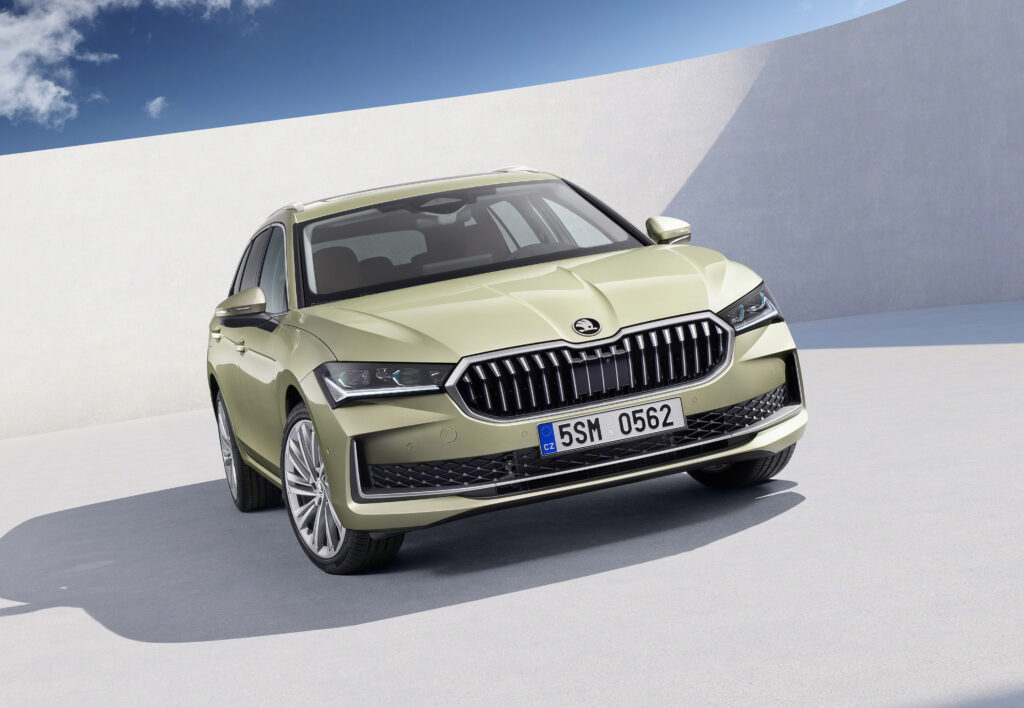 Nuevo Škoda Superb, con todo lujo de detalles