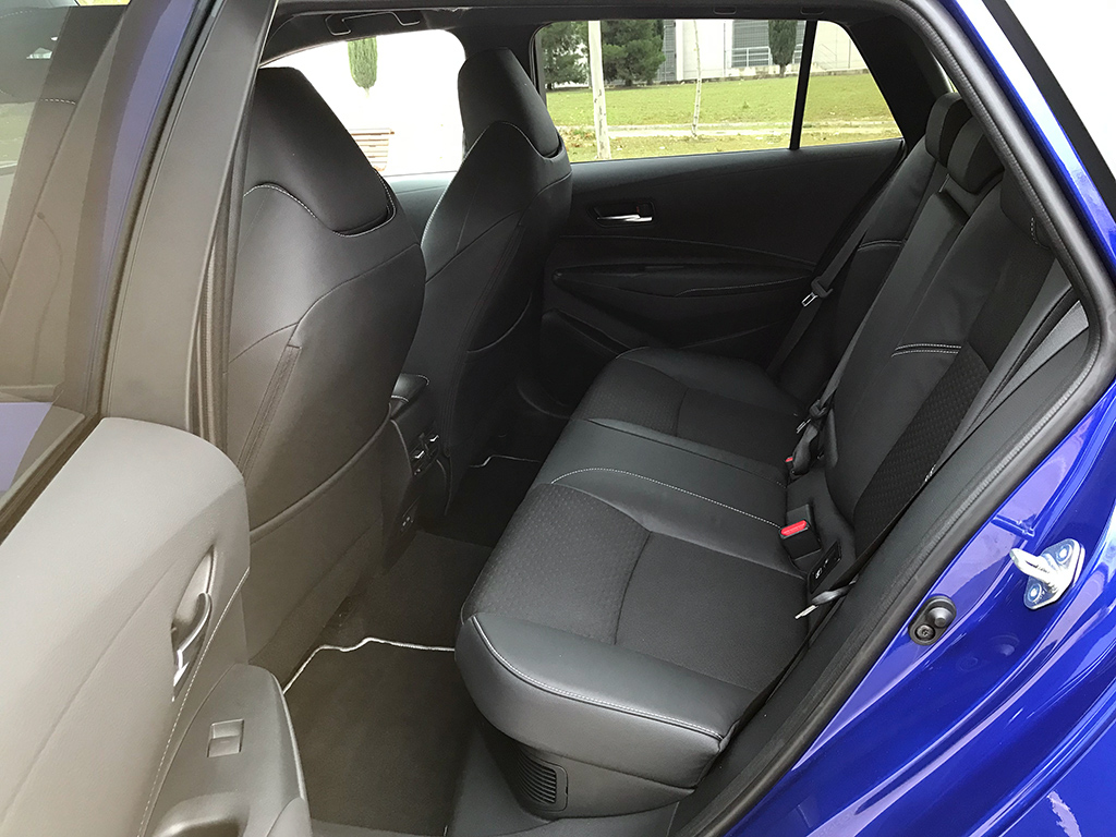 Prueba Toyota Corolla Touring Sports 200h más que un familiar al uso