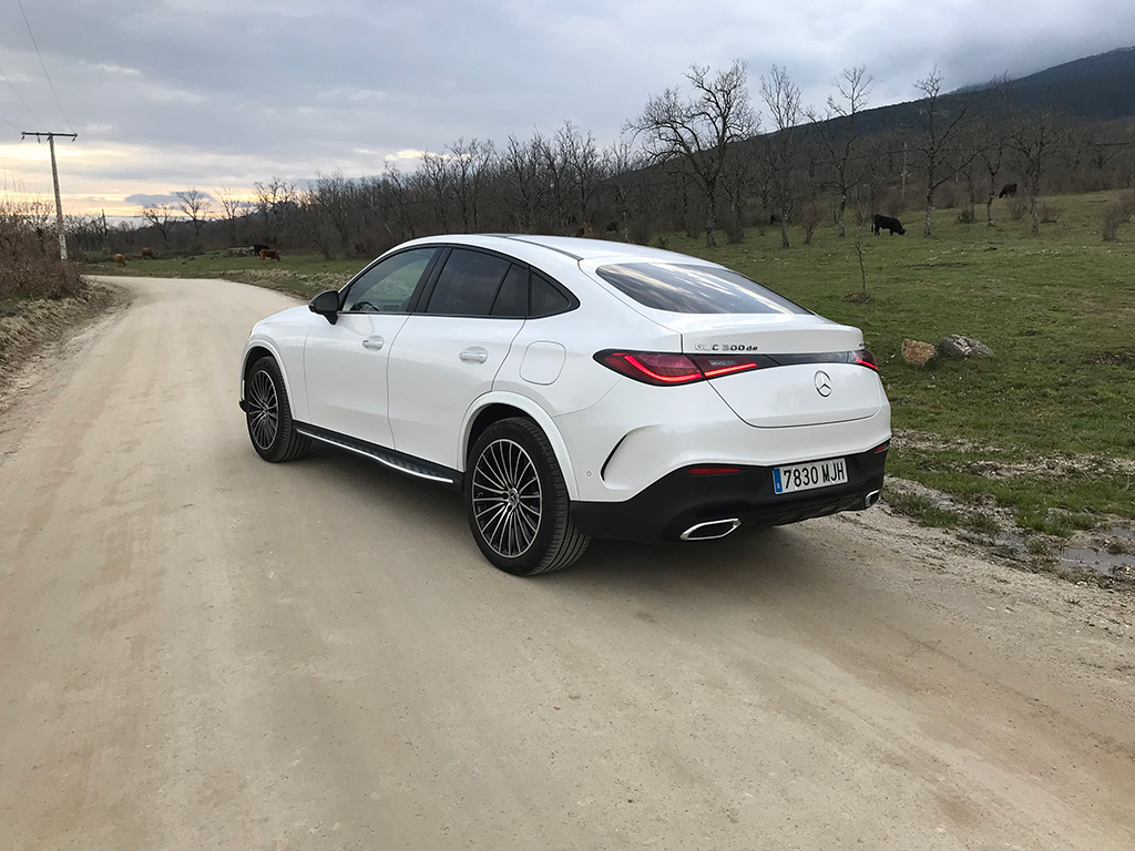 Mercedes-Benz GLC Coupé 300 de ¿algún rival en la sala?