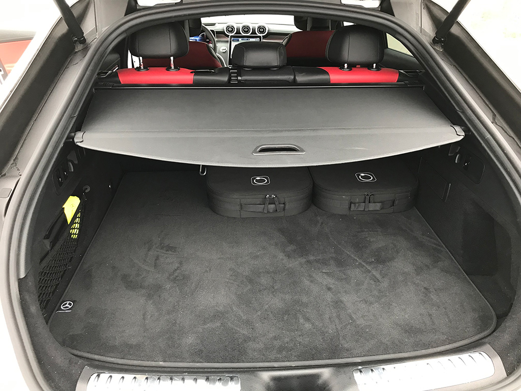 Mercedes-Benz GLC Coupé 300 de ¿algún rival en la sala?
