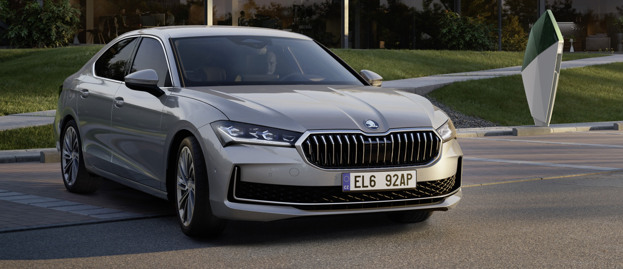 Škoda Superb iV la berlina híbrido enchufable en breve