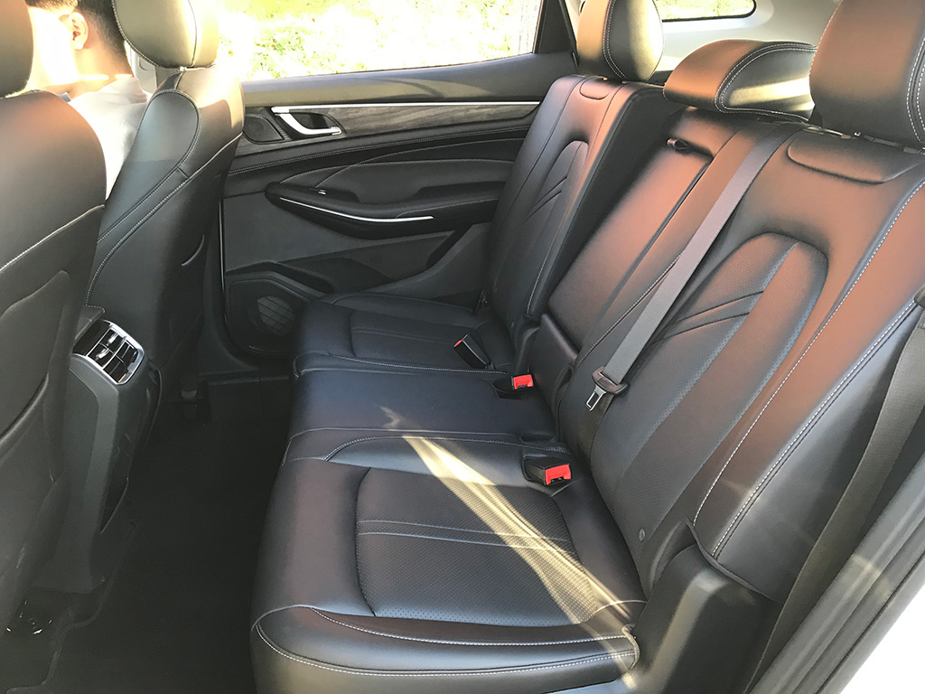 Prueba DFSK 600 el SUV de 7 plazas m'as económico