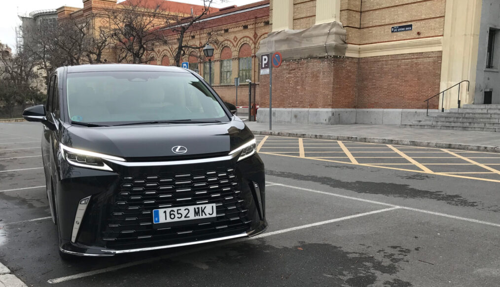 Prueba nuevo Lexus LM Bienvenidos al Jet Privado de las 4 ruedas