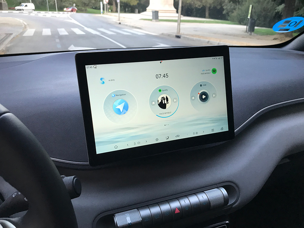 Prueba BYD Dolphin Surf el compacto eléctrico más económico