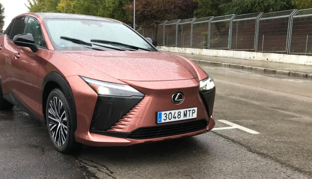 Lexus RZ 300e a prueba. Elegancia deportiva.