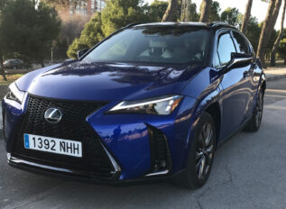 A prueba el Lexus UX 300h I Compacto muy premium