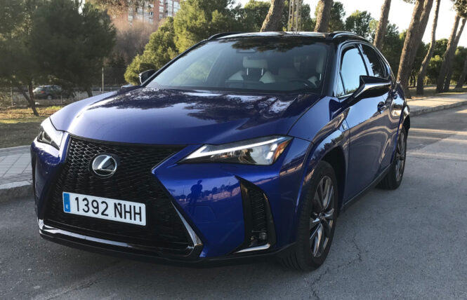 A prueba el Lexus UX 300h I Compacto muy premium