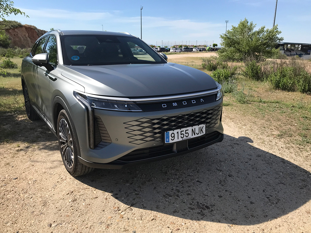 OMODA 9 PHEV I A prueba el buque insignia