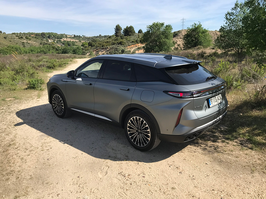 OMODA 9 PHEV I A prueba el buque insignia